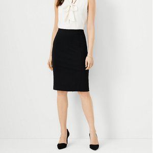 Ann Taylor Petite Ponte Pencil Skirt - Size 6